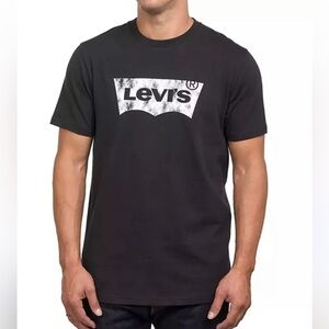 Levi’s Men’s Classic Wing Logo T-Shirt in Black/White Size L